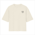 Camiseta com estampa frontal de texto pequeno "Sunday Hybrid Club" e estampa traseira de texto grande "Sunday Hybrid Club" sobreposto ao logo menor.