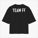 Camiseta com estampa frontal de "TIFF" estilizado e estampa traseira de "TEAM FF" em letras maiúsculas.