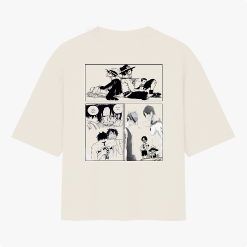 Camiseta com estampa frontal de personagem em posição dinâmica com texto em estilo japonês, e estampa traseira de quadrinhos com cenas e personagens em contraste.