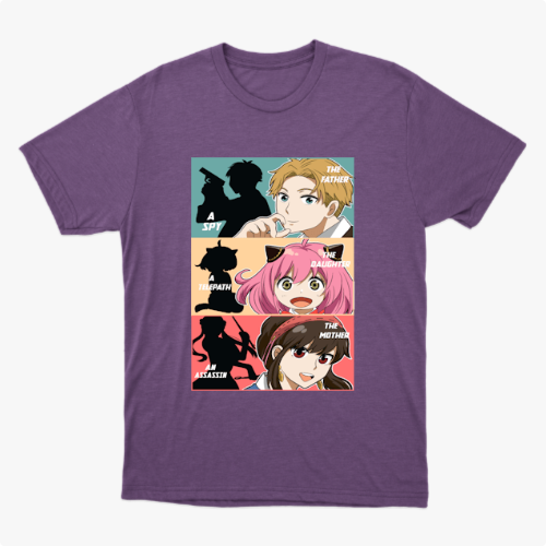 Camiseta com estampa frontal de três painéis mostrando silhuetas e personagens, com textos: "A Spy", "The Father", "Telepath", "The Daughter", "An Assassin", "The Mother".