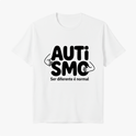 Camiseta com estampa frontal de mãos envolvendo a palavra "AUTISMO" e a frase "Ser diferente é normal" e estampa traseira de texto "Acalmarsi".
