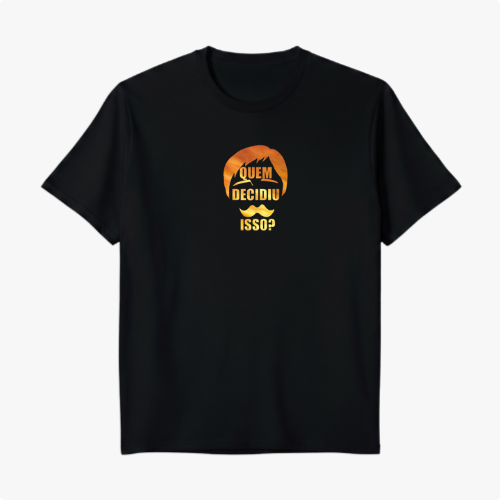 Camiseta com estampa frontal de texto "QUEM DECIDIU ISSO?" em formato de bigode e cabelos estilizados, e estampa traseira de personagem imponente nomeado "Escanor" em pose confiante, acompanhado de textos estilizados e elementos gráficos.
