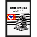 Quadro com estampa frontal de caveira sobre pilha de livros, bandeira estilizada com mapa do Brasil e texto "CONCURSEIRO PREPARADO" em destaque.