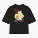 Camiseta com estampa traseira de um personagem blindado enfrentando uma criatura dourada e a frase estilizada "O Deus que vai à frente! 2 Samuel 5:24".