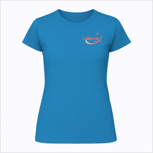 Camiseta com estampa frontal de logo estilizado com elemento circular e detalhes pontiagudos e estampa traseira de esfera central e orbitais entrelaçados.