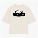 Camiseta com estampa traseira de logotipo estilizado "VOID INFINITY", acompanhada por um arco e uma estrela, criando um visual dinâmico e moderno.