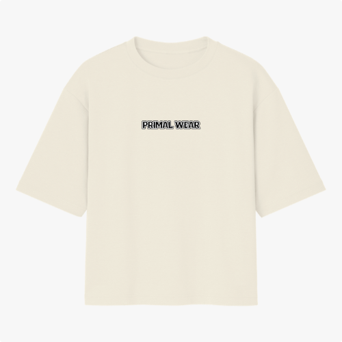 Camiseta com estampa frontal de texto "PRIMAL WEAR" e estampa traseira de ilustração em preto e branco de homem sorridente em traje social com "PRIMAL WEAR".