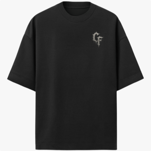 Camiseta com estampa frontal de letras estilizadas "GF" e estampa traseira de bebê emergindo de cinzas sob letras grandes "ASHBABY" detalhadamente trabalhadas.