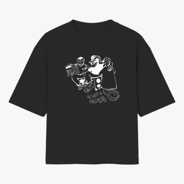 Camiseta com estampa frontal de figuras alienígenas e humanoides interagindo, acompanhadas de um texto estilizado; e estampa traseira de uma gaiola minimalista.