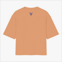 Camiseta com estampa frontal de pássaro estilizado, frases sobre masculinidades, "SÃO TRANSCESTRAIS" e "BRASIL - BAHIA"; estampa traseira de símbolo tribal.