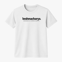 Camiseta com estampa frontal de "brahmacharya. energia consciente" e estampa traseira de "yamas." seguida de palavras como satya, ahimsa, asteya e aparigraha.