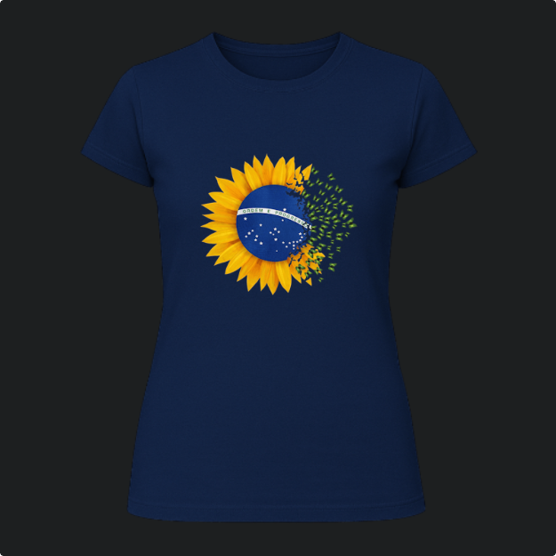 Camiseta com estampa frontal de girassol envolvendo parte de um globo com bandeira detalhada por estrelas e lema, desintegrando-se em fragmentos verdes.