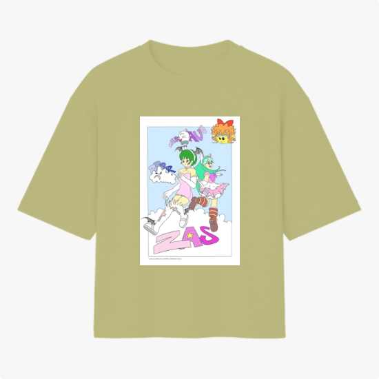 Camiseta com estampa frontal de personagens em um estilo animado, com duas figuras centrais sobre nuvens e textos coloridos ao redor.