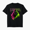 Camiseta com estampa frontal de figura encapuzada estilizada com efeitos neon, parte em tons vibrantes de rosa e amarelo, sob o texto "LUNOVA".