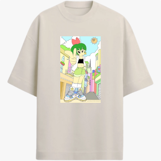 Camiseta com estampa frontal de personagem estilizada com cabelos verdes e roupas modernas em uma rua urbana colorida, com sol expressivo ao fundo.