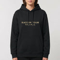 Moletom com estampa frontal de "RACCON TEAM" em letras maiúsculas, seguido por caracteres japoneses logo abaixo, centrados na área do peito.