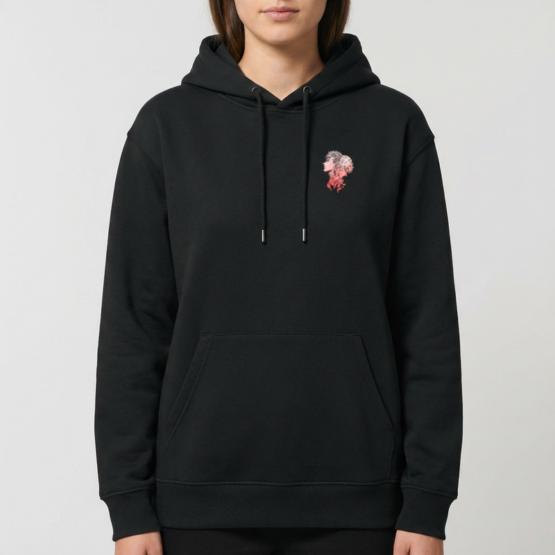 Moletom com estampa frontal de silhueta de árvore estilizada combinando elementos naturais e abstratos e estampa traseira de símbolo gráfico gótico escorrendo.