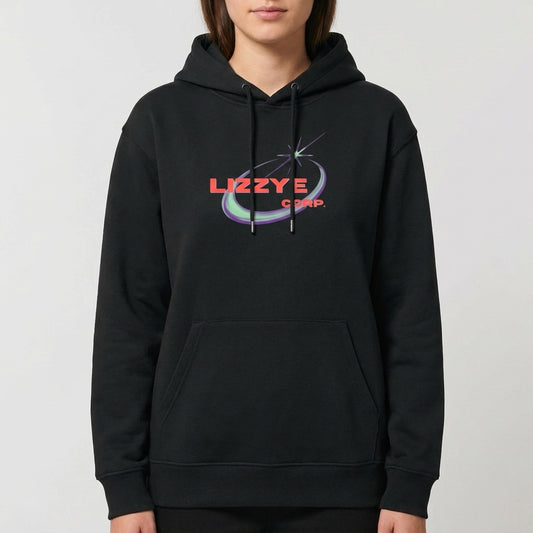 Moletom com estampa frontal de logotipo contendo a palavra "LIZZYE" em fonte moderna, sobre um desenho estilizado de órbita com estrela pontiaguda.