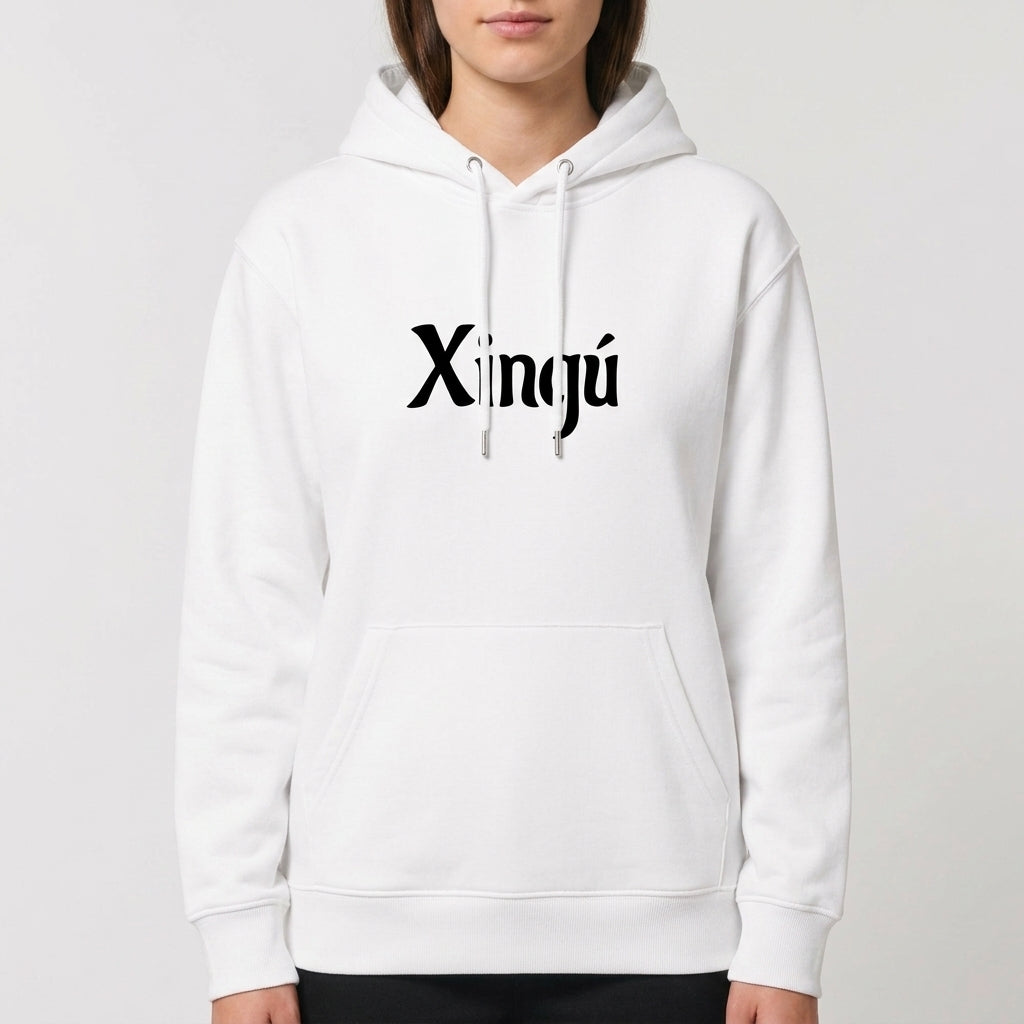 Moletom com estampa frontal de "Xingu" em fonte destacada e estampa traseira de "Kuarup" em orientação vertical, ambas letras em estilo clássico.
