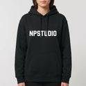 Moletom com estampa frontal de "NPSTUDIO" em letras grandes e estilizadas, centralizadas no peito, destacando-se de forma marcante.