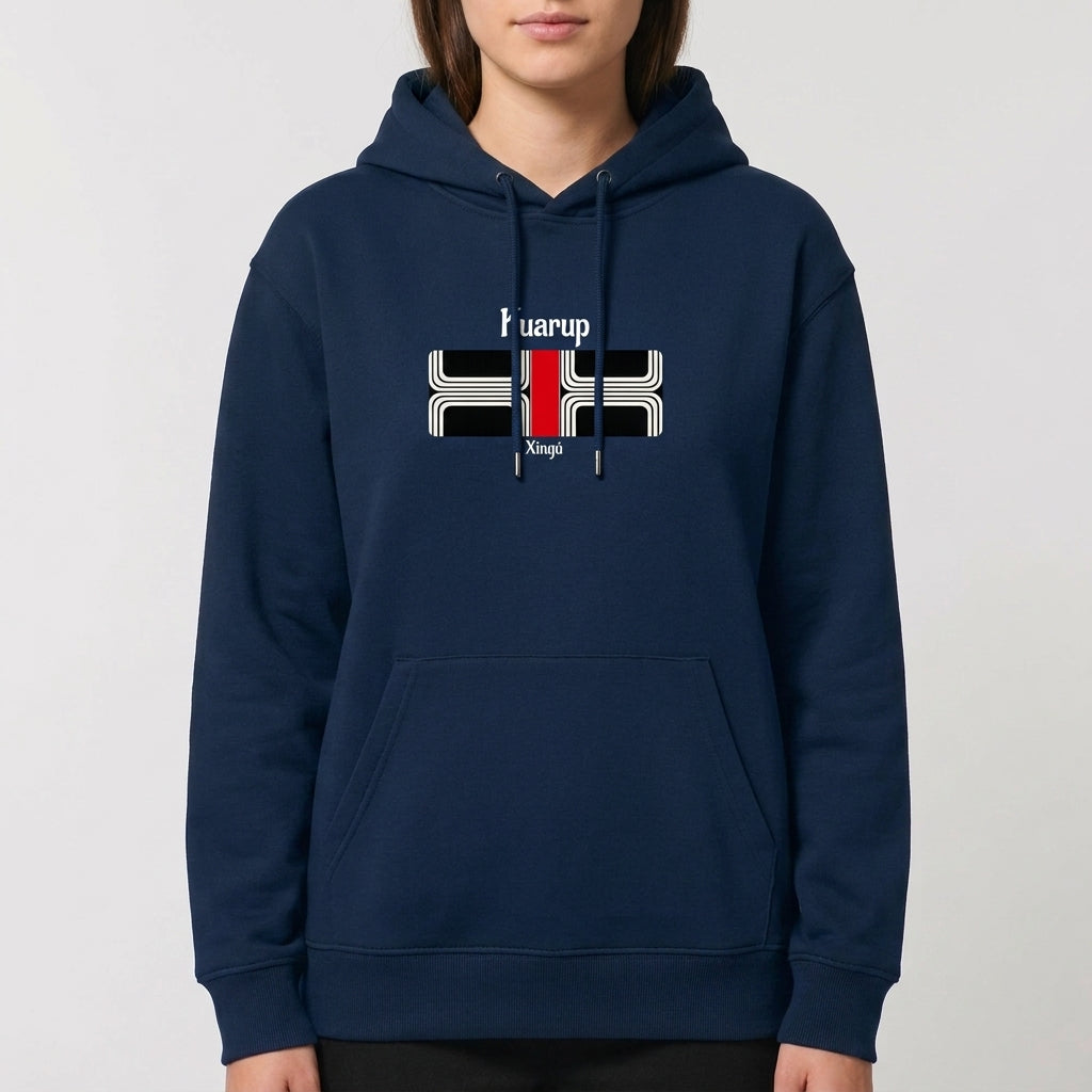 Moletom com estampa frontal de design retangular estilizado com linhas curvas brancas, uma faixa central vertical vermelha e textos "Kuarup" e "Xingu".