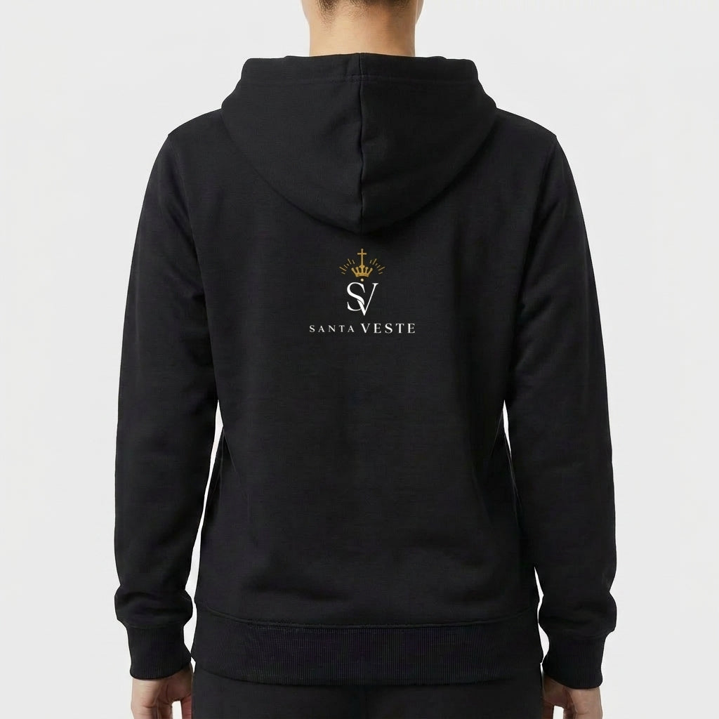 Moletom com estampa frontal de elementos religiosos incluindo um ostensório, coroa de espinhos, cruz e Nossa Senhora, e estampa traseira de logotipo com coroa.