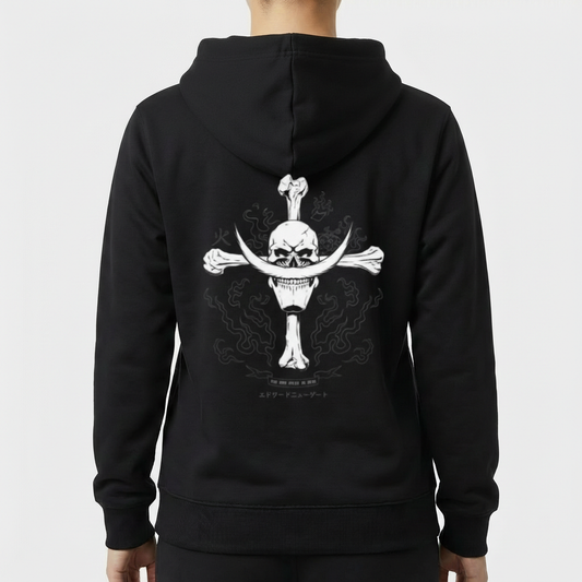 Moletom com estampa frontal de caveira estilizada com elementos florais e estampa traseira de grande caveira cruzada por ossos com detalhes geométricos e texo.