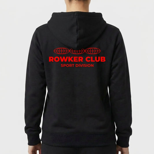 Moletom com estampa frontal de texto "ROWKER CLUB SPORT DIVISION" e estampa traseira de texto idêntico abaixo de três esferas estilizadas.