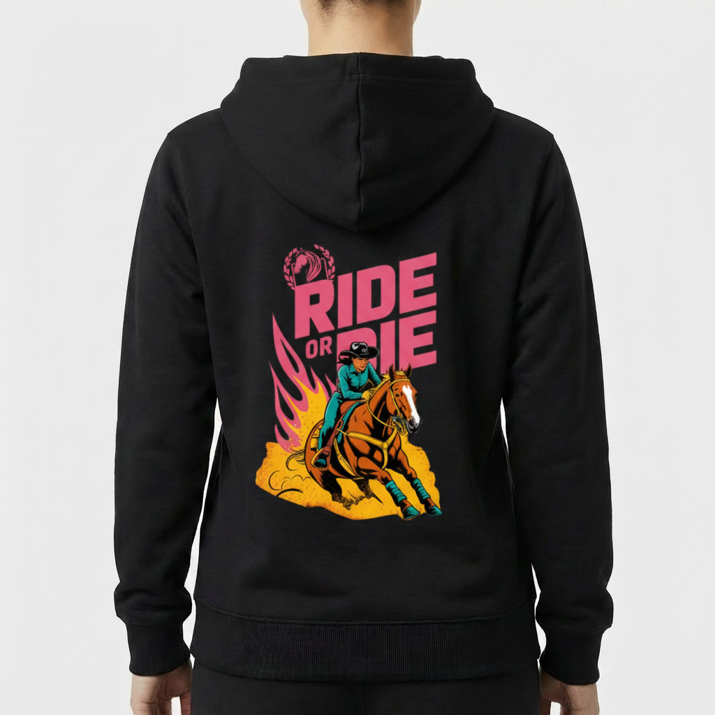 Moletom com estampa frontal de cavalo dentro de folhas e estampa traseira de cavaleiro em ação com cavalo, chamas laranja e texto "RIDE OR DIE".