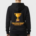 Moletom com estampa frontal de troféu dourado pequeno e estampa traseira de grande troféu dourado com texto em destaque abaixo da imagem.