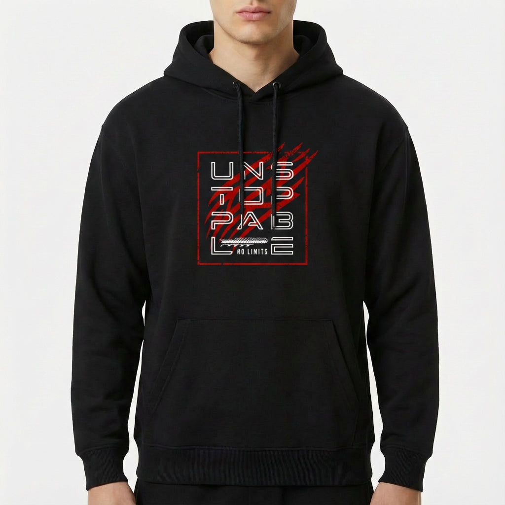 Moletom com estampa frontal de texto geométrico "UNSTOPPABLE" em estilo block, com detalhes riscados e fundo quadriculado, finalizando com "NO LIMITS".