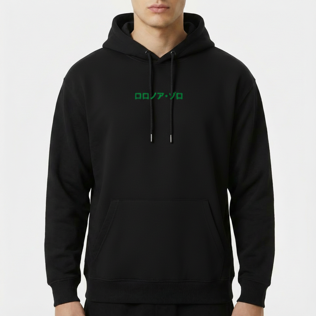 Moletom com estampa frontal de caracteres estilizados e estampa traseira de guerreiro empunhando espadas envolto em padrões dinâmicos e texturas vibrantes.