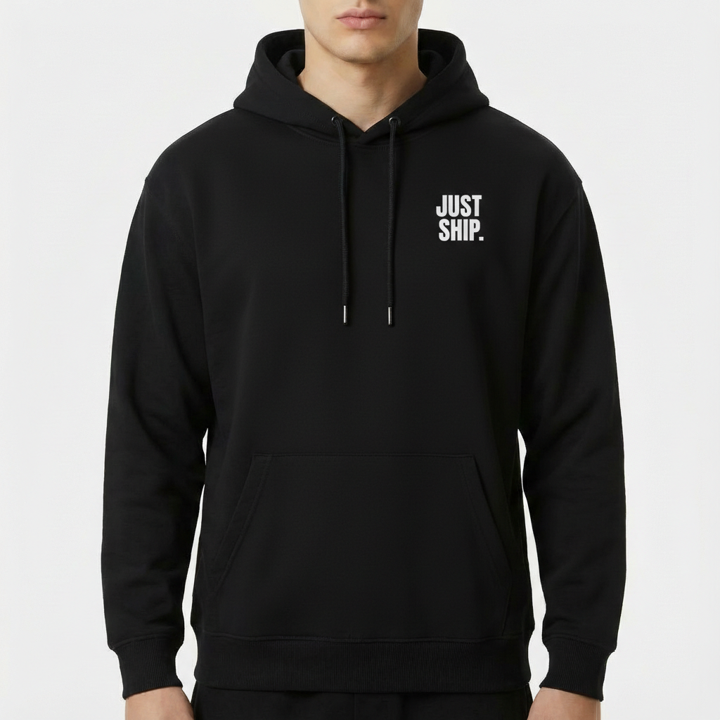 Moletom com estampa frontal de texto em letras maiúsculas dizendo "JUST SHIP IT.", posicionada no lado esquerdo do peito.
