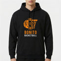 Moletom com estampa frontal de uma bola de basquete com linhas estilizadas ao lado de uma cesta, acompanhada das palavras "BTO BONITO BASKETBALL".