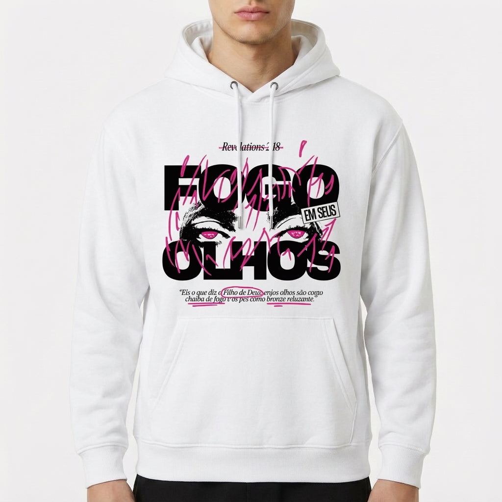 Moletom com estampa frontal de olhos gráficos intensos sobrepostos por letras grandes e detalhes estilizados, acompanhados de texto pequeno no rodapé.