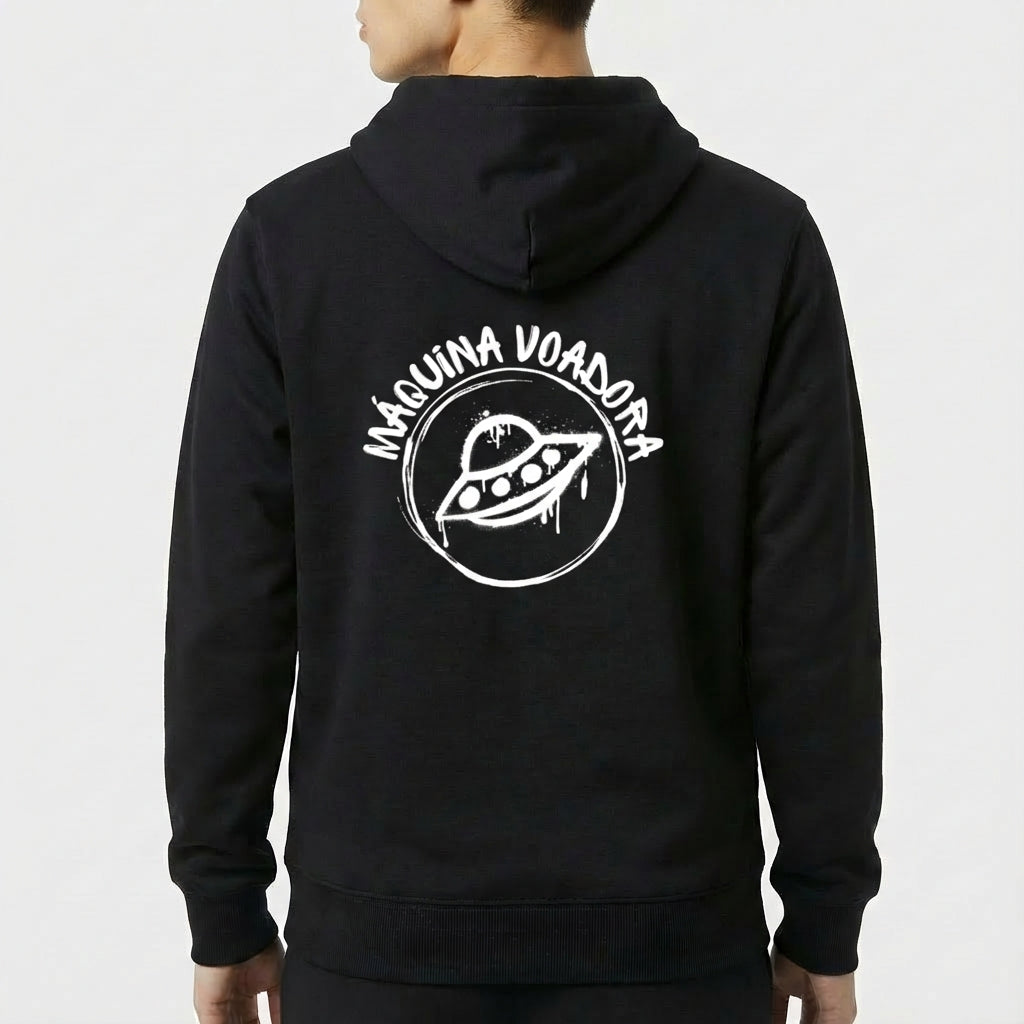Moletom com estampa frontal de disco voador pequeno cercado por texto "Máquina Voadora" e estampa traseira ampliada com o mesmo design.