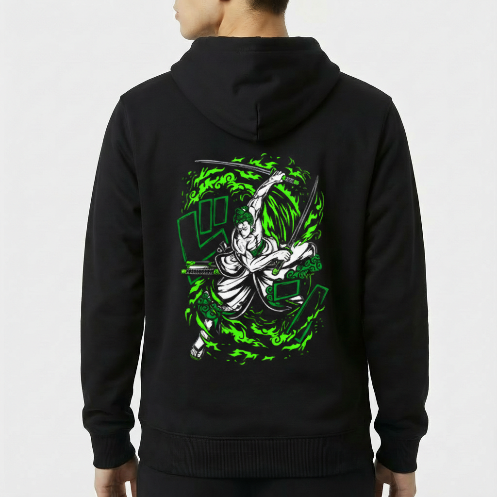 Moletom com estampa frontal de caracteres estilizados e estampa traseira de guerreiro empunhando espadas envolto em padrões dinâmicos e texturas vibrantes.