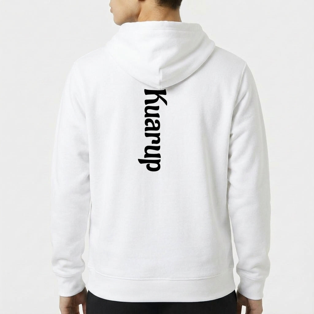 Moletom com estampa frontal de um padrão geométrico centralizado e as palavras "Kuarup" e "Xingu" e estampa traseira de "Kuarup" na vertical.