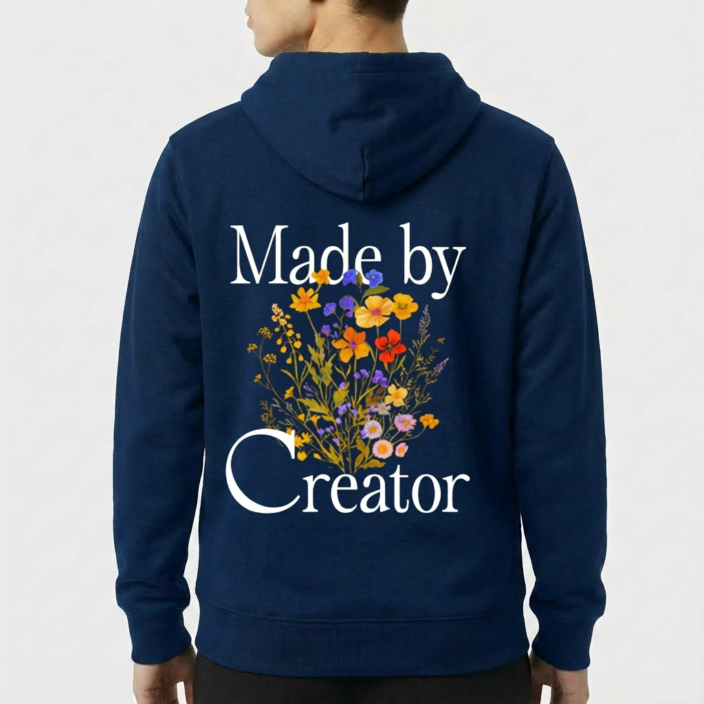 Moletom com estampa frontal de texto "Made by Creator" discreto no peito e estampa traseira com texto maior "Made by Creator" e arranjo de flores diversas.
