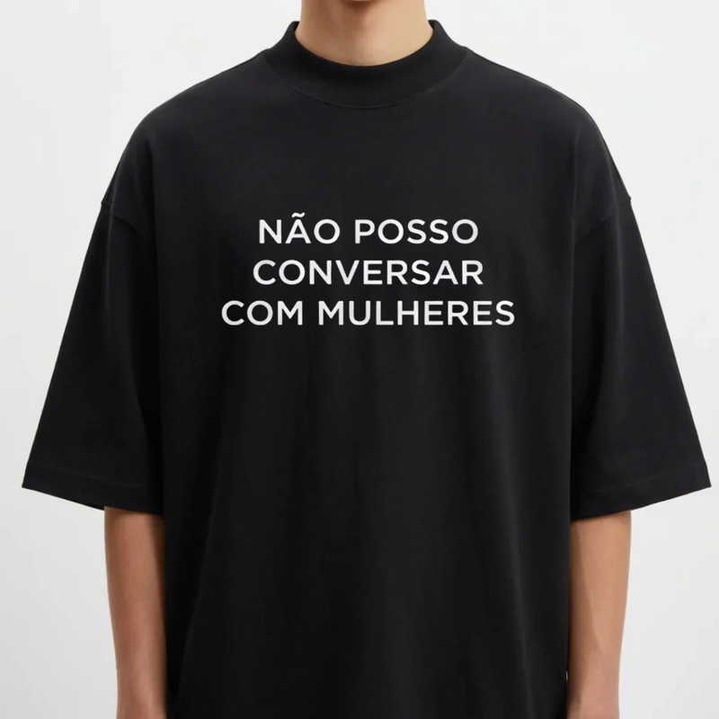 Camiseta Oversized "Não posso conversar com mulheres"