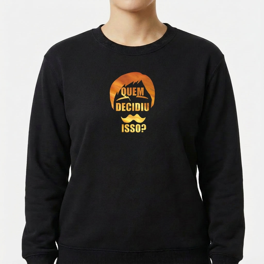 Moletom com estampa frontal de silhueta com texto "Quem decidiu isso?" e estampa traseira de guerreiro com capacete sob texto "Quem decide aqui, sou eu!".