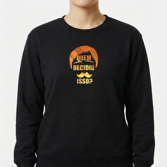 Moletom com estampa frontal de silhueta com texto "Quem decidiu isso?" e estampa traseira de guerreiro com capacete sob texto "Quem decide aqui, sou eu!".
