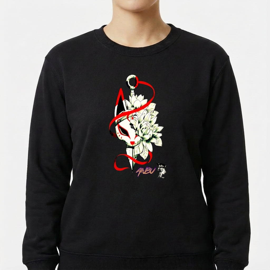 Moletom com estampa frontal de espada atravessando máscara kitsune, adornada com flores detalhadas, fio vermelho sinuoso e assinatura estilizada.