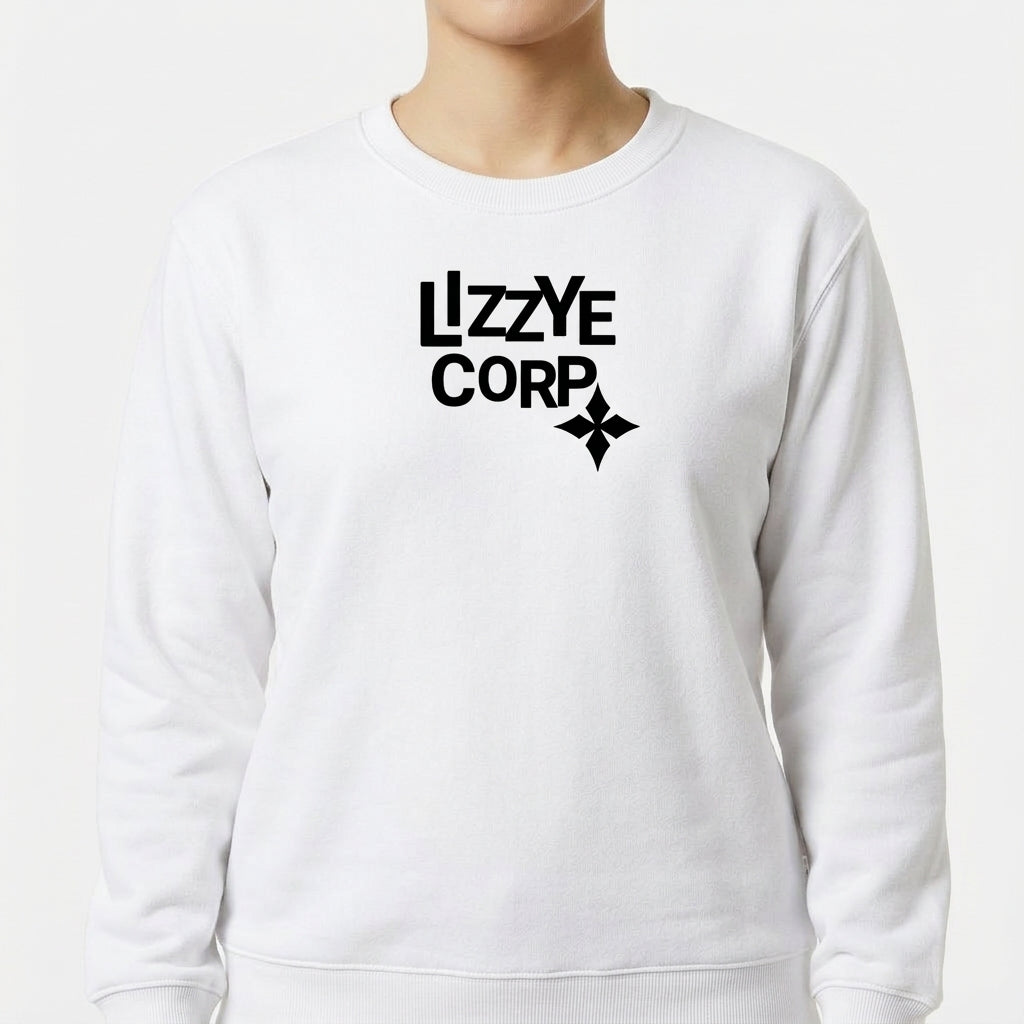 Moletom com estampa frontal de texto estilizado "LZZYE CORP" acompanhado de um pequeno símbolo geométrico com quatro pontas logo abaixo do texto.