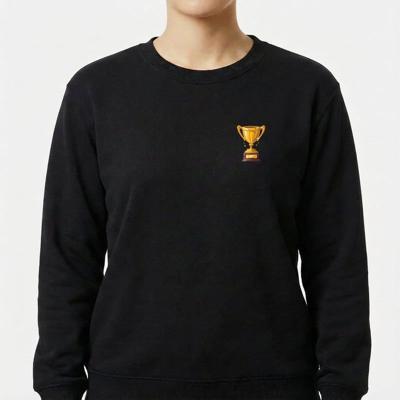 Moletom com estampa frontal de troféu dourado e estampa traseira de troféu maior junto à frase "QUEM VENCER HERDARÁ TODAS ESSAS COISAS APOCALIPSE 21:7".