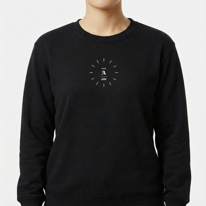Moletom com estampa frontal de um desenho central com a letra "A" cercada por traços radiais, além de texto "SERIE" acima e "MOVES" abaixo.