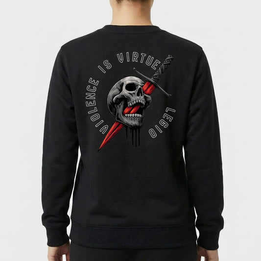 Moletom com estampa frontal de "Violence is Virtue Legio" em texto e estampa traseira de crânio perfurado por espada, texto circundante "Violence is Virtue Legio".