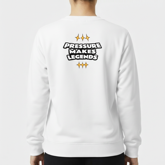 Moletom com estampa traseira de texto "PRESSURE MAKES LEGENDS" em estilo bold, cercado por quatro estrelas pontiagudas, duas acima e duas abaixo.