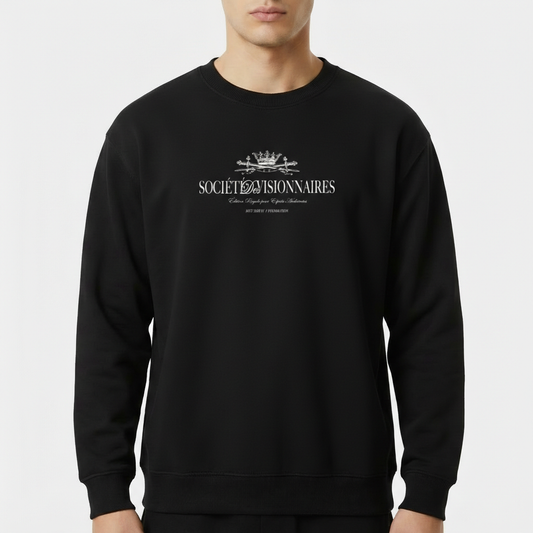 Moletom com estampa frontal de texto estilizado "Société Visionnaires" sob uma coroa detalhada, acompanhado por inscrições em fontes menores.