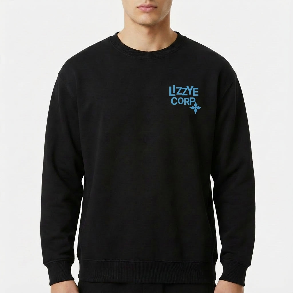 Moletom com estampa frontal de "LIZZE CORP" acompanhada de um pequeno símbolo e estampa traseira de uma grande cruz estilizada.